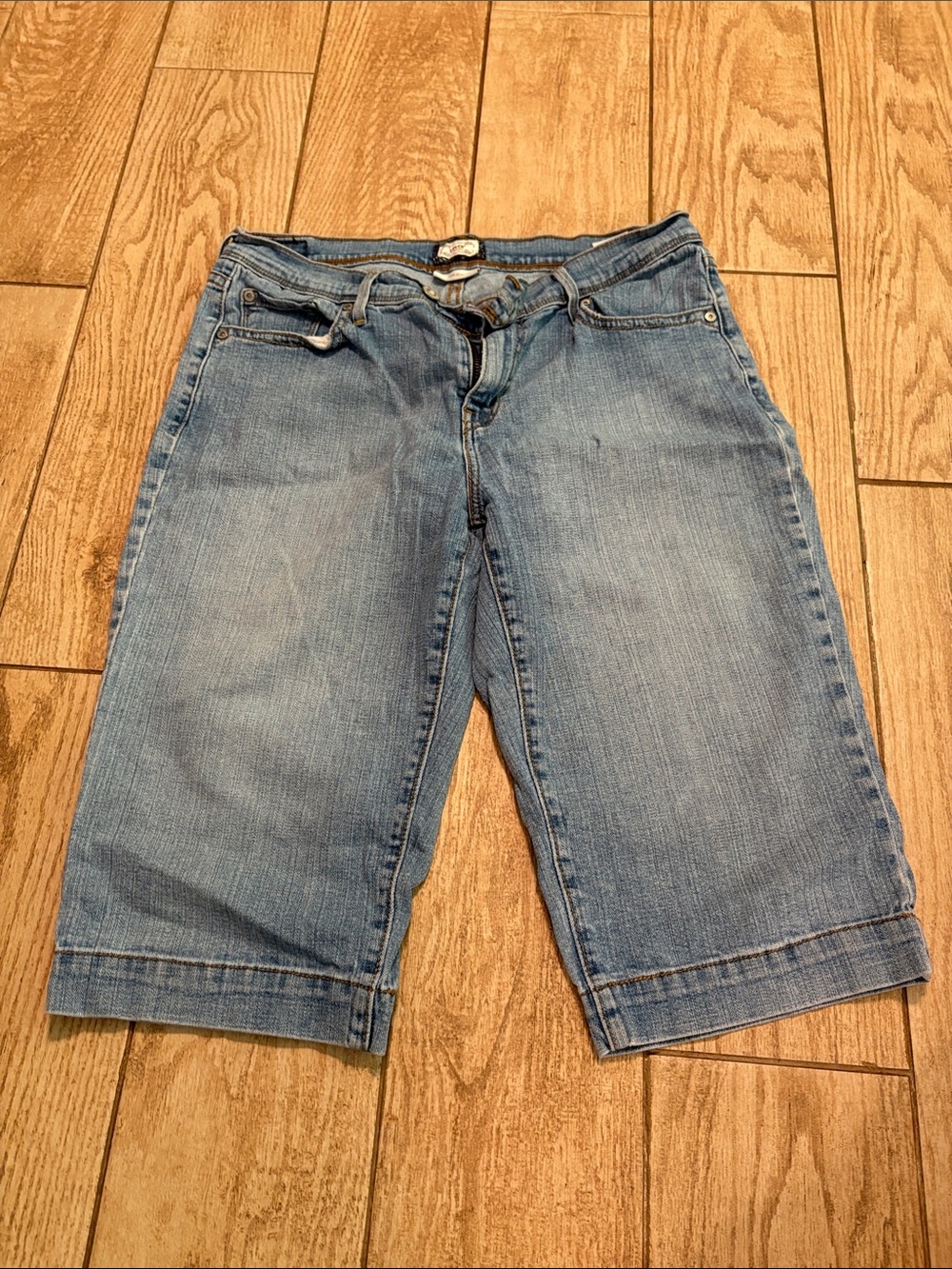 Women's Light Blue Denim Bermuda Cropped Jeans